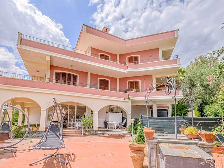 Villa acicastello